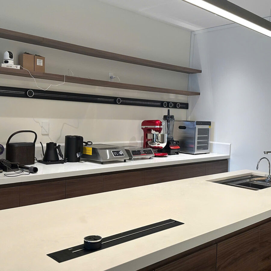 385185baecde53800acf-900x900 ổ cắm ray trượt Line8